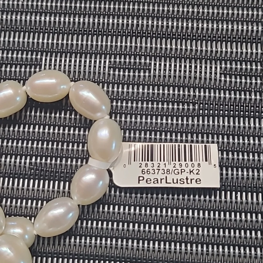 18" pearlustre Necklace - Picture 7 of 8